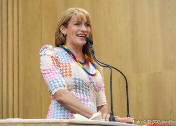 Linda Brasil enfatiza a importância da conscientização política da população