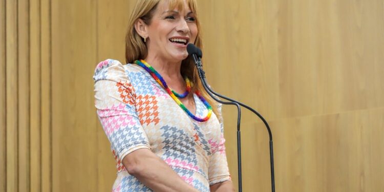 Linda Brasil enfatiza a importância da conscientização política da população