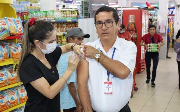 Governo de Itabaiana inicia vacinação às quartas e sextas-feiras nos Supermercados Messias e Irmãos Peixoto