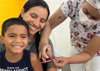 Prefeitura aplica 600 doses de vacina e segue vacinando aos sábados durante o mês de setembro em Aracaju