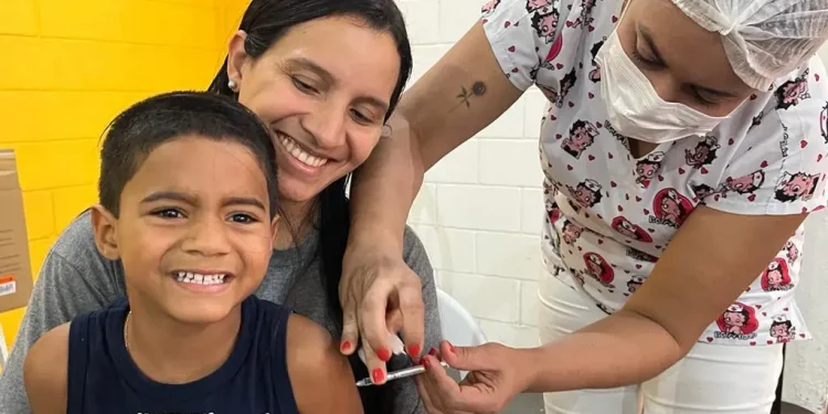 Prefeitura aplica 600 doses de vacina e segue vacinando aos sábados durante o mês de setembro em Aracaju