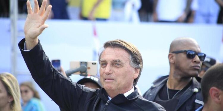 Datafolha: Bolsonaro sobe dois pontos percentuais e chega a 34%