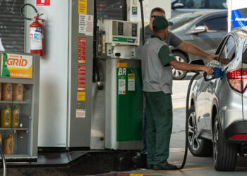 Petrobras reduz litro da gasolina em R$ 0,25 nas distribuidoras