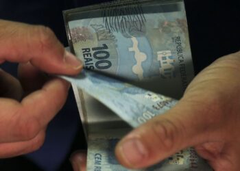 Beneficiários do Auxílio Brasil com NIS final 9 recebem hoje