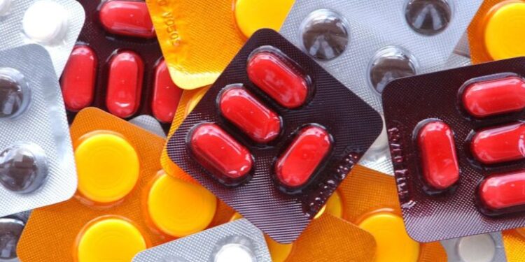 Psicólogo alerta sobre os riscos da automedicação com ansiolíticos e antidepressivos