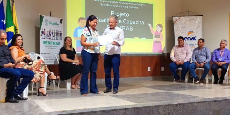Senac/SE realiza entrega de certificados para alunos de curso profissionalizante em Nossa Senhora do Socorro