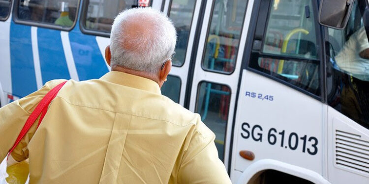 Municípios podem solicitar auxílio gratuidade do transporte público para idosos