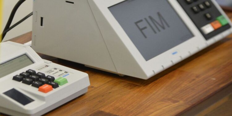 Eleitores participarão do teste de integridade das urnas com biometria