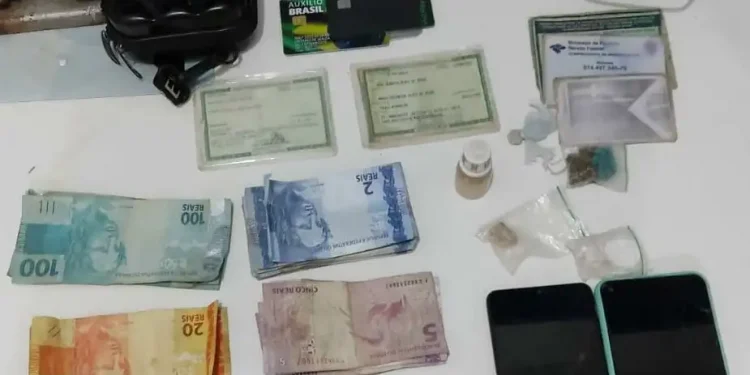 Ação conjunta prende casal em flagrante por tráfico de drogas em Glória. Entorpecentes e dinheiro foram apreendidos