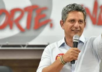 Rogério se reúne com servidores da Saúde e destaca compromisso