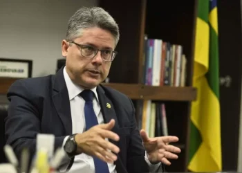 “Flagrante golpe contra a vontade dos sergipanos”, diz Alessandro após TSE voltar atrás e tornar Valmir elegível