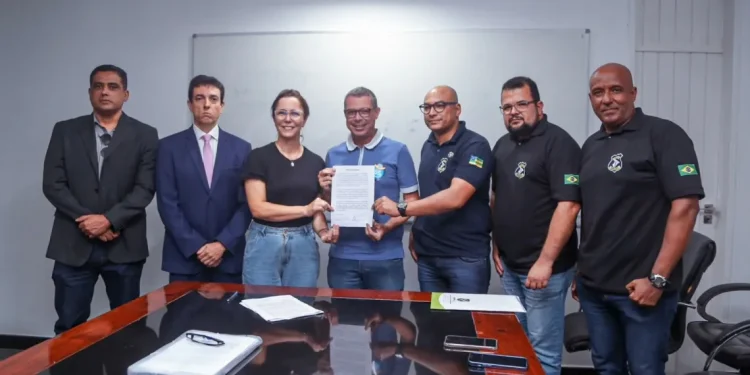 Fábio Mitidieri reafirma compromisso com polícias em reunião com representantes de servidores da Segurança