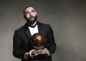 Karim Benzema conquista a Bola de Ouro da temporada 2022; Vini Jr é 8º