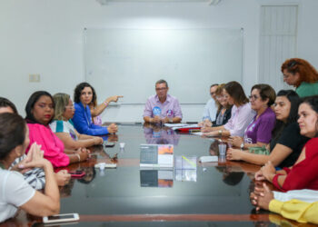 Fábio assina carta-compromisso com políticas públicas para mulheres