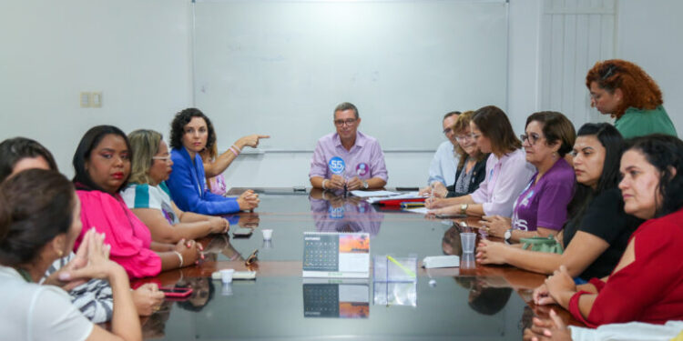 Fábio assina carta-compromisso com políticas públicas para mulheres