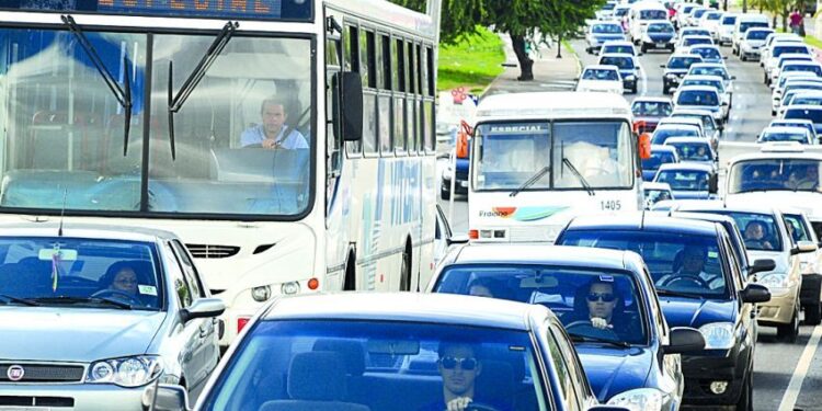 Mais de 380 mil veículos possuem licenciamento atrasado em Sergipe