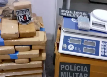 Policiais do Batalhão de Radioptrulha prendem suspeito e apreendem 35,6 quilos de maconha e três balanças em Aracaju