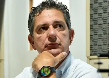 Rogério se emociona ao falar sobre o desejo de mudar a vida do povo de Sergipe