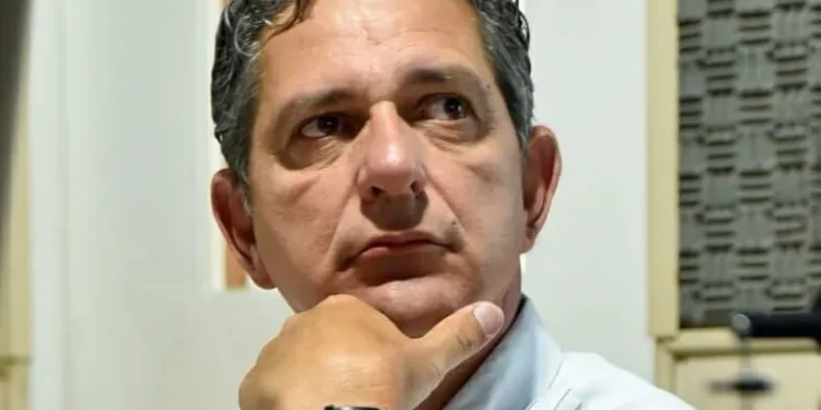 Rogério se emociona ao falar sobre o desejo de mudar a vida do povo de Sergipe