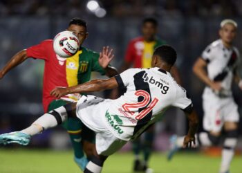 Vasco perde e desperdiça chance de garantir o acesso à Série A