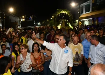 Laércio participa da procissão de Nossa Sra. Aparecida no Bugio