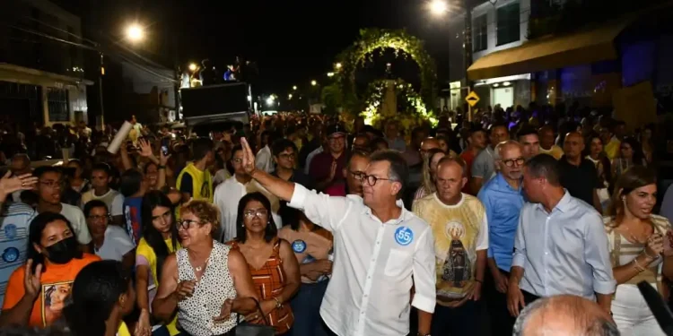 Laércio participa da procissão de Nossa Sra. Aparecida no Bugio