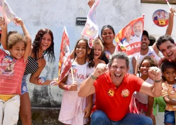 Moradores do Santa Maria dizem que Rogério Carvalho é o único capaz de mudar a vida do povo de Sergipe