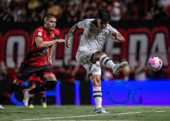 Fluminense abre vantagem, mas se complica ao tomar a virada e pode ter dado adeus às chances de título