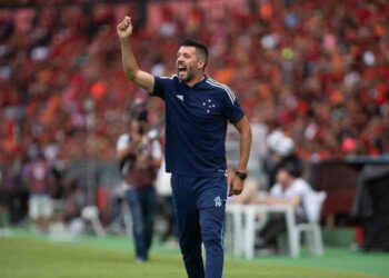 Pezzolano explica ‘ano duro’: ‘Não é fácil ser treinador do Cruzeiro’