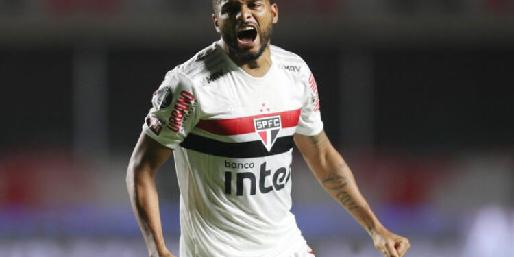 Reinaldo ganha força para trocar o São Paulo por outro gigante brasileiro