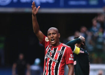 “Renova com o São Paulo”; Torcida pede ‘fico’ de jogador após empate no Choque-Rei