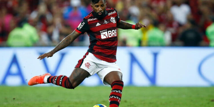 Contrato de 3 anos: gigante do Brasileirão encaminha contratação de Rodinei, do Flamengo