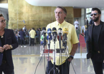 Nova pesquisa aponta vitória de Bolsonaro com 52,7% dos votos válidos; Lula 47,3%