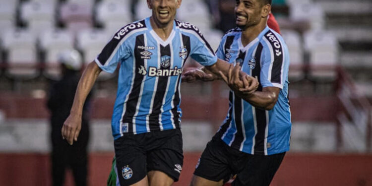 Renato Gaúcho manda recado após acesso do Grêmio: ‘Chega de amadores’
