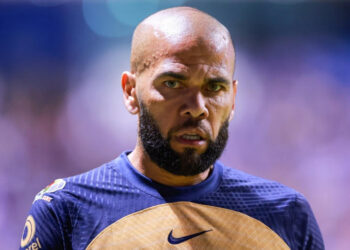 De olho na Copa do Mundo, Dani Alves ‘acerta’ com gigante do futebol europeu