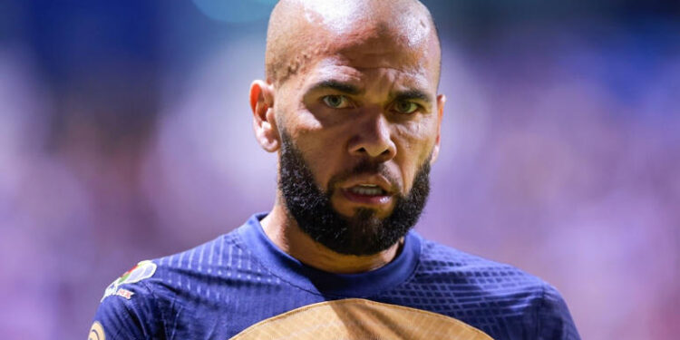 De olho na Copa do Mundo, Dani Alves ‘acerta’ com gigante do futebol europeu