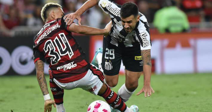 Santos cobra a CBF por pênalti ignorado antes de gol do Flamengo: ‘O que fizeram hoje foi criminoso’