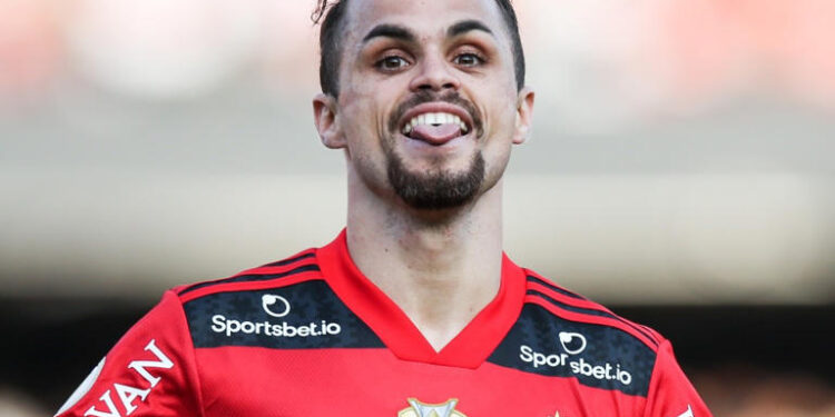 De férias no Brasil, Michael ‘esquece’ o Flamengo e revela sonho de jogar em outro clube brasileiro