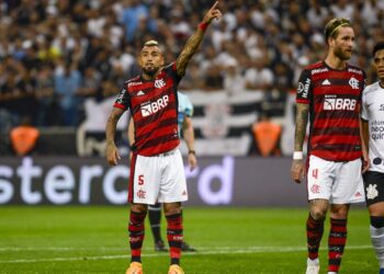Corinthians e Flamengo vivem fogo cruzado perto das finais da Copa do Brasil