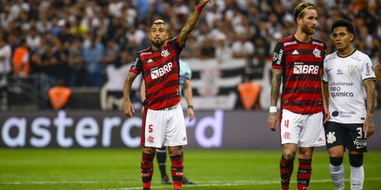 Corinthians e Flamengo vivem fogo cruzado perto das finais da Copa do Brasil