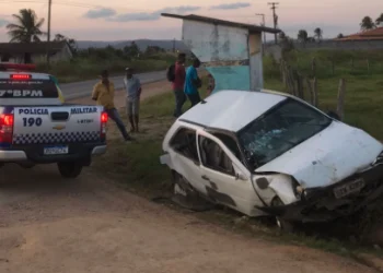Motorista morre após carro capotar o veículo na Rodovia SE-170, entre as cidades de Riachão do Dantas e Lagarto