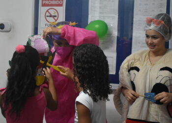 Crianças aprendem de forma lúdica a importância de manter a saúde bucal
