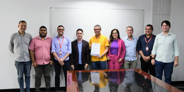 Fábio e Associação dos Corretores de Imóveis firmam parceria