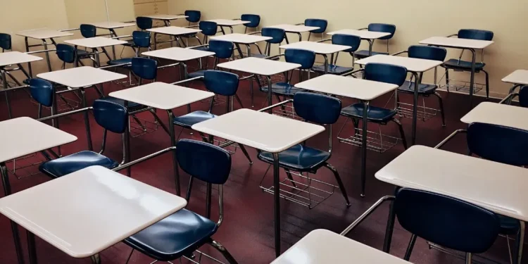 Lei propõe intensificar ações de combate à violência nas escolas e tornar o ambiente escolar mais seguro