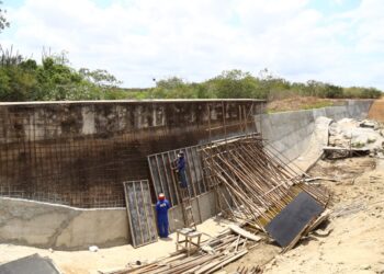 Alto sertão recebe serviços de recuperação de barragens e abertura de poços artesianos