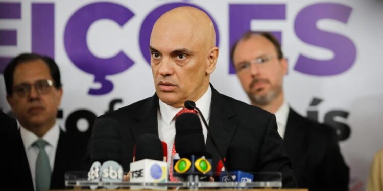 Moraes nega pedido de Bolsonaro para investigar inserções