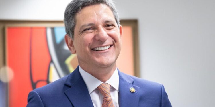 Rogério Carvalho recebe apoio de direita e esquerda no 2º turno