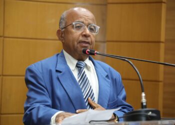 Parlamentar discute a exigência do cumprimento da legislação no Estado