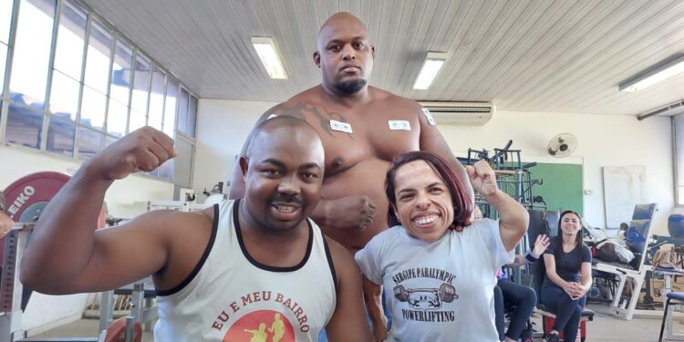 Vereador Binho conhece equipe de halterofilismo paralímpico de Sergipe