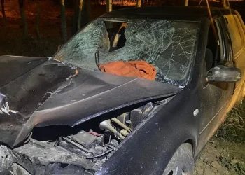 Acidente envolvendo uma motocicleta e um carro de passeio deixa uma pessoa morta e outra ferida em Sergipe